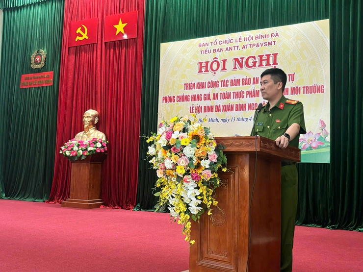 Hội nghị triển khai công tác đảm bảo an ninh trật tự,
phòng chống hàng giả, an toàn thực phẩm và bảo vệ môi trường Lễ hội Bình Đã xuân Bính Ngọ năm 2026- Ảnh 3.