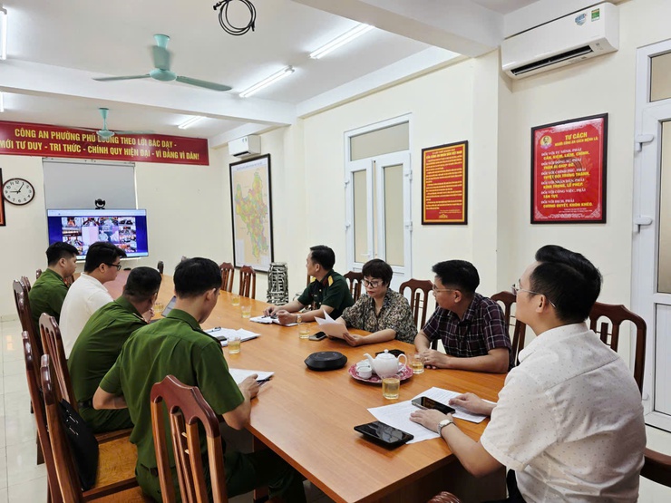Phường Phú Lương tham dự trực tuyến Hội nghị sơ kết công tác PCCC và CNCH Quý I/2025, triển khai nhiệm vụ trọng tâm quý II/2026 của Công an TP Hà Nội- Ảnh 2.