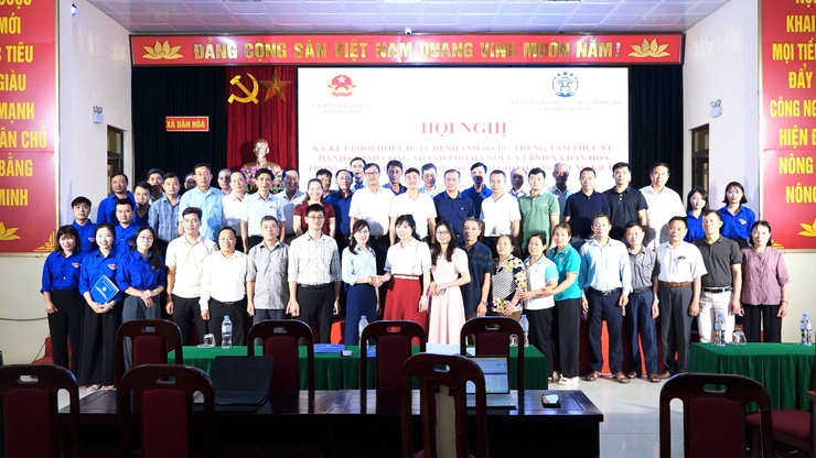 KÝ KẾT CHƯƠNG TRÌNH PHỐI HỢP TRIỂN KHAI MÔ HÌNH "TỔ HÀNH CHÍNH CÔNG XUNG KÍCH" TẠI XÃ DÂN HÒA

- Ảnh 11.