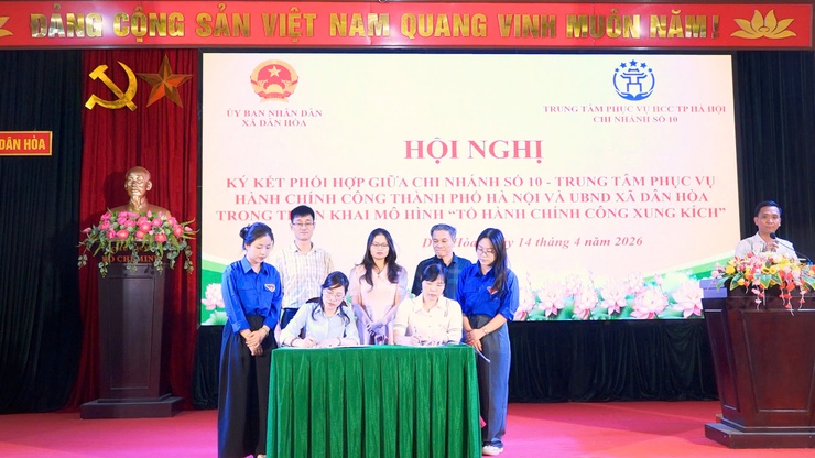 KÝ KẾT CHƯƠNG TRÌNH PHỐI HỢP TRIỂN KHAI MÔ HÌNH "TỔ HÀNH CHÍNH CÔNG XUNG KÍCH" TẠI XÃ DÂN HÒA

- Ảnh 1.