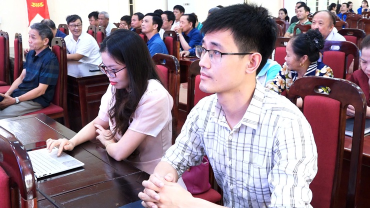 KÝ KẾT CHƯƠNG TRÌNH PHỐI HỢP TRIỂN KHAI MÔ HÌNH "TỔ HÀNH CHÍNH CÔNG XUNG KÍCH" TẠI XÃ DÂN HÒA

- Ảnh 4.