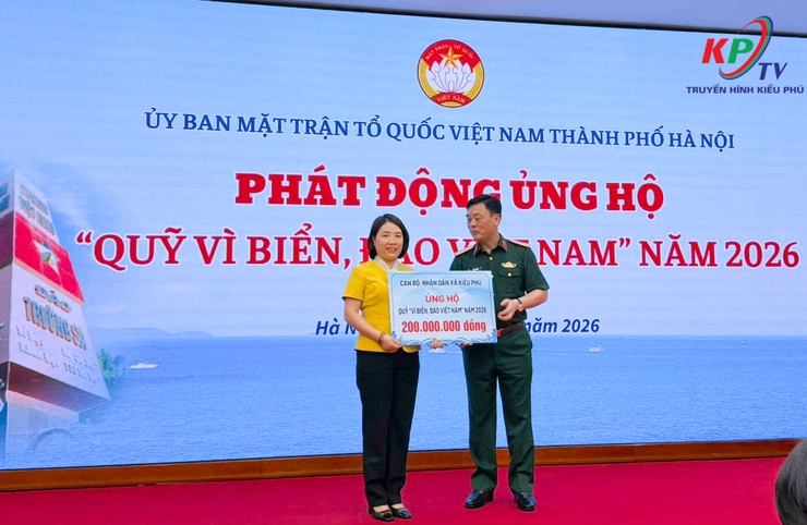 UB MTTQ xã Kiều Phú trao số tiền 200 triệu đồng ủng hộ Quỹ "Vì biển, đảo Việt Nam" năm 2026 cho UB MTTQ Thành Phố- Ảnh 2.