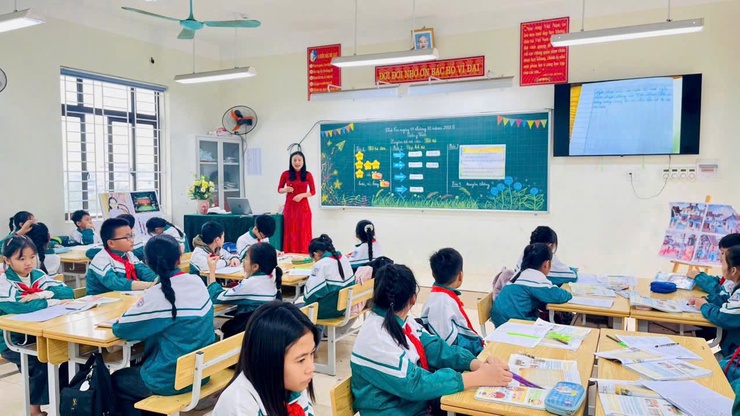  CÔ GIÁO DƯƠNG THỊ KIM CÚC (TRƯỜNG TH CAO DƯƠNG) ĐOẠT GIẢI NHÌ HỘI THI GVDG CẤP TP NĂM HỌC 2025-2026- Ảnh 2.