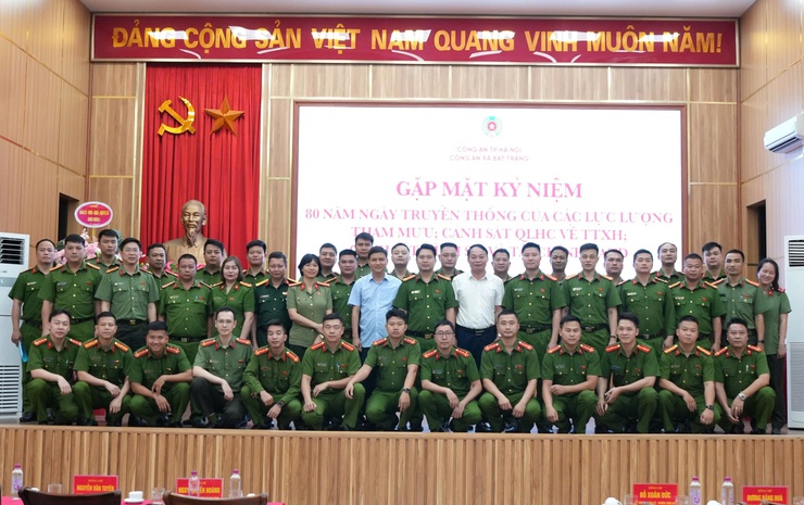 Công an xã Bát Tràng gặp mặt kỷ niệm 80 năm Ngày truyền thống các lực lượng tham mưu Công an Nhân dân- Ảnh 4.