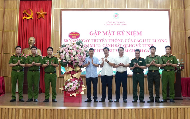 Công an xã Bát Tràng gặp mặt kỷ niệm 80 năm Ngày truyền thống các lực lượng tham mưu Công an Nhân dân- Ảnh 1.
