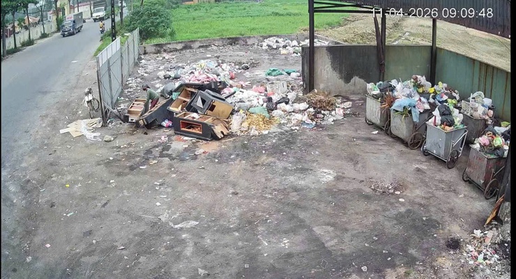 Tình trạng đổ rác, đốt rác bừa bãi vẫn diễn ra trên địa bàn xã Thư Lâm- Ảnh 2.