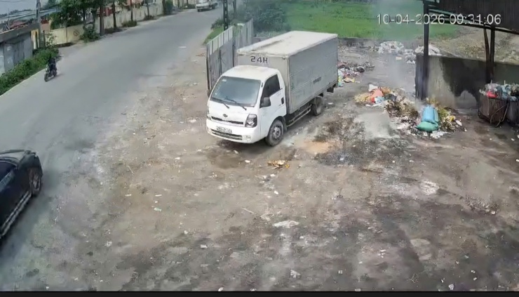 Tình trạng đổ rác, đốt rác bừa bãi vẫn diễn ra trên địa bàn xã Thư Lâm- Ảnh 3.