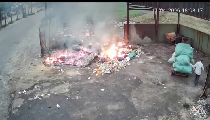 Tình trạng đổ rác, đốt rác bừa bãi vẫn diễn ra trên địa bàn xã Thư Lâm- Ảnh 5.