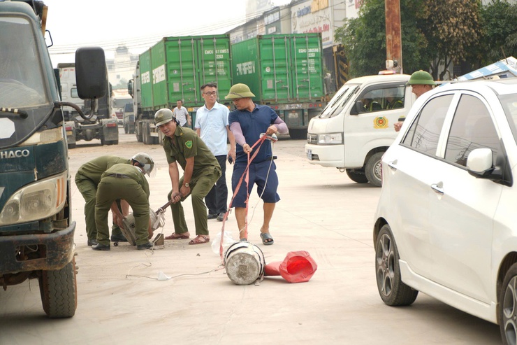 TÂY PHƯƠNG TIẾP TỤC RA QUÂN LẬP LẠI TRẬT TỰ ĐÔ THỊ, TRẢ LẠI ĐƯỜNG THÔNG HÈ THOÁNG- Ảnh 5.