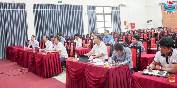 HỘI NGHỊ LÀM VIỆC VỀ NHIỆM VỤ QUY HOẠCH CHUNG XÃ HƯNG ĐẠO- Ảnh 1.