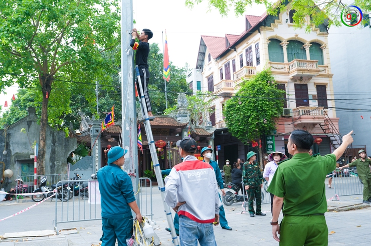 Quốc Oai ra quân cao điểm xử lý vi phạm trật tự đô thị, vệ sinh môi trường phục vụ Lễ hội Chùa Thầy 2026- Ảnh 9.