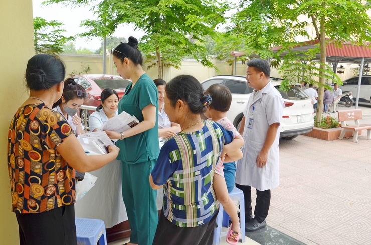 Người dân phường Tùng Thiện hào hứng tham gia Chiến dịch chăm sóc sức khỏe năm 2026- Ảnh 9.