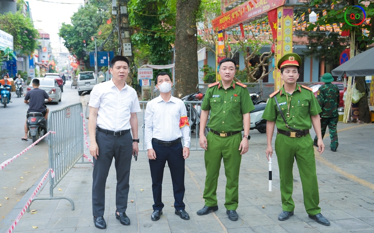 Quốc Oai ra quân cao điểm xử lý vi phạm trật tự đô thị, vệ sinh môi trường phục vụ Lễ hội Chùa Thầy 2026- Ảnh 2.