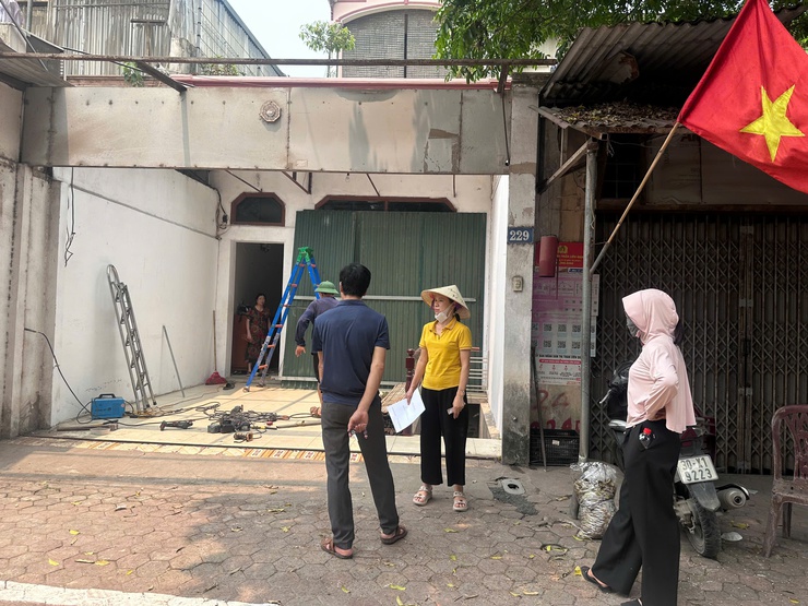 THẠCH THẤT: NGƯỜI DÂN CHỦ ĐỘNG THÁO DỠ TÀI SẢN, BÀN GIAO MẶT BẰNG THỰC HIỆN DỰ ÁN CẢI TẠO, NÂNG CẤP ĐƯỜNG TỈNH 420- Ảnh 1.