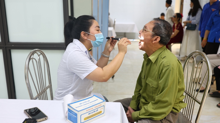 THẠCH THẤT: TỔ CHỨC KHÁM BỆNH, CẤP THUỐC MIỄN PHÍ CHO NGƯỜI KHUYẾT TẬT- Ảnh 4.