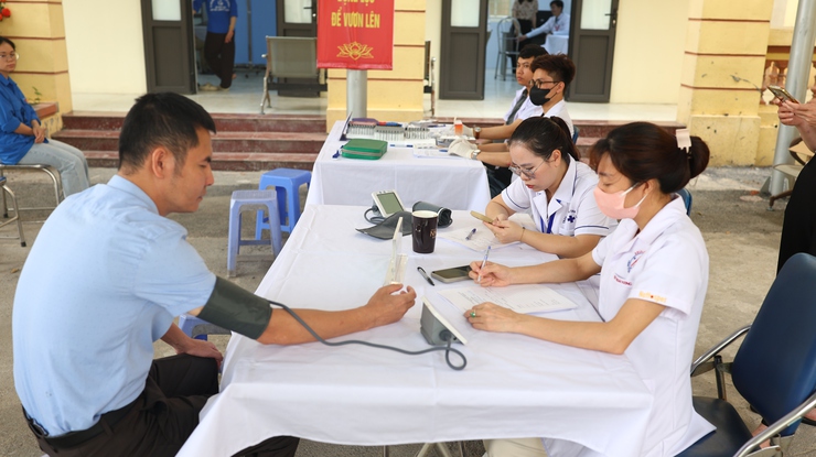 THẠCH THẤT: TỔ CHỨC KHÁM BỆNH, CẤP THUỐC MIỄN PHÍ CHO NGƯỜI KHUYẾT TẬT- Ảnh 1.