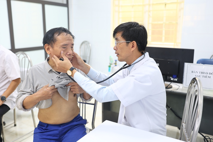 THẠCH THẤT: TỔ CHỨC KHÁM BỆNH, CẤP THUỐC MIỄN PHÍ CHO NGƯỜI KHUYẾT TẬT- Ảnh 6.