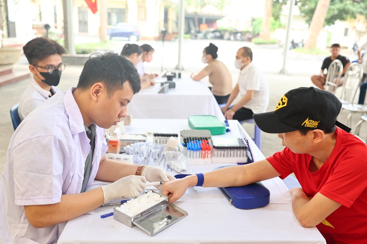 THẠCH THẤT: TỔ CHỨC KHÁM BỆNH, CẤP THUỐC MIỄN PHÍ CHO NGƯỜI KHUYẾT TẬT- Ảnh 3.