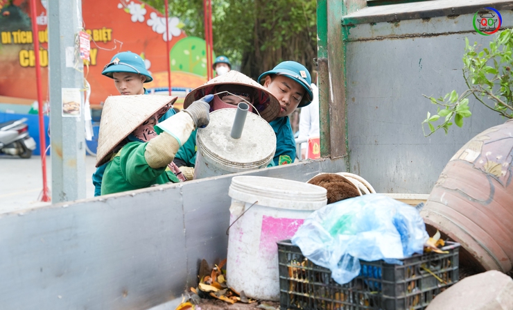 Quốc Oai ra quân cao điểm xử lý vi phạm trật tự đô thị, vệ sinh môi trường phục vụ Lễ hội Chùa Thầy 2026- Ảnh 5.