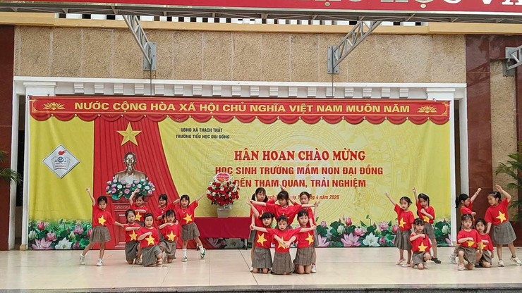 HOẠT ĐỘNG THAM QUAN TRƯỜNG TIỂU HỌC CỦA CÁC BÉ 5 TUỔI TRƯỜNG MẦM NON ĐẠI ĐỒNG - Ảnh 1.