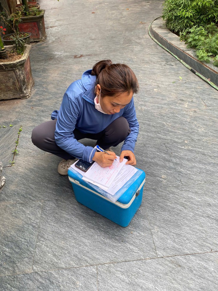 ĐẨY NHANH TIẾN ĐỘ TIÊM PHÒNG VẮC XIN DẠI CHO ĐÀN CHÓ, MÈO TRÊN ĐỊA BÀN XÃ THANH OAI- Ảnh 2.