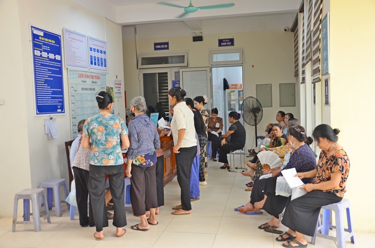 Người dân phường Tùng Thiện hào hứng tham gia Chiến dịch chăm sóc sức khỏe năm 2026- Ảnh 1.