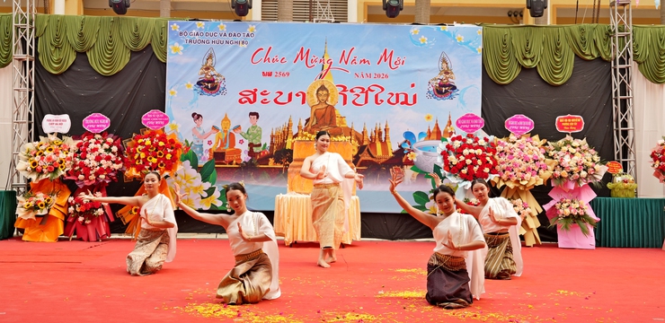 TRƯỜNG HỮU NGHỊ 80 TỔ CHỨC ĐÓN TẾT BUN PI MAY 2026 CHO LƯU HỌC SINH LÀO- Ảnh 4.