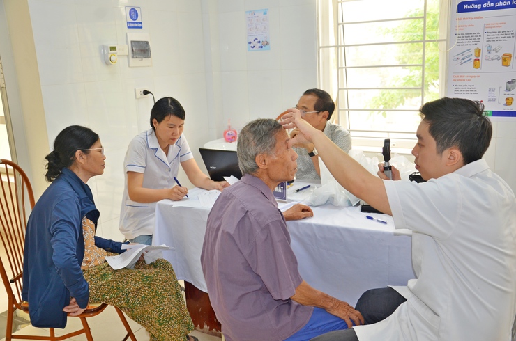 Người dân phường Tùng Thiện hào hứng tham gia Chiến dịch chăm sóc sức khỏe năm 2026- Ảnh 5.