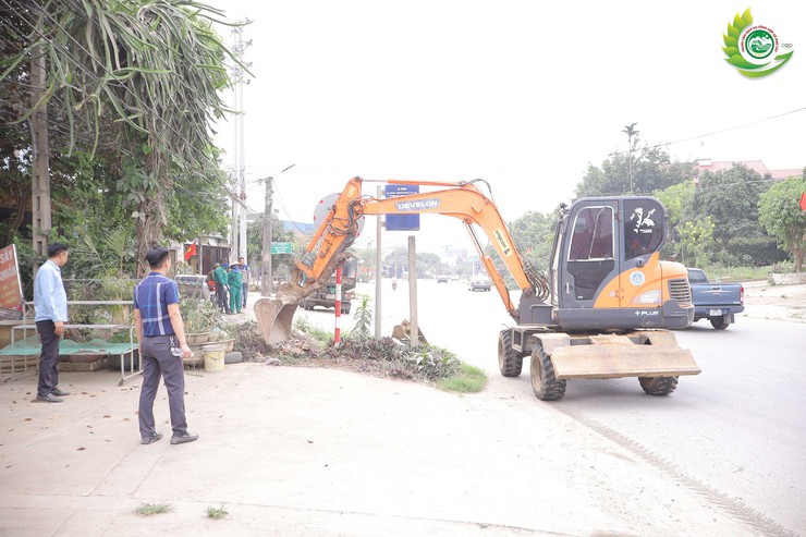CÁC LỰC LƯỢNG XÃ PHÚ CÁT RA QUÂN BẢO ĐẢM TRẬT TỰ ĐÔ THỊ, AN TOÀN GIAO THÔNG- Ảnh 5.