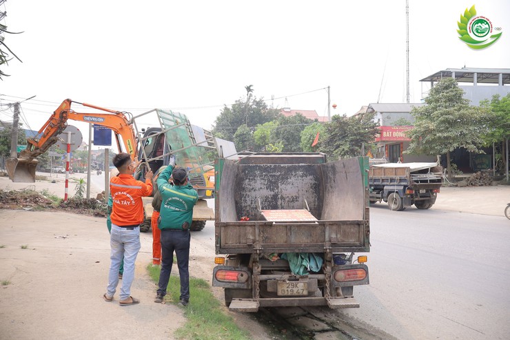 CÁC LỰC LƯỢNG XÃ PHÚ CÁT RA QUÂN BẢO ĐẢM TRẬT TỰ ĐÔ THỊ, AN TOÀN GIAO THÔNG- Ảnh 6.