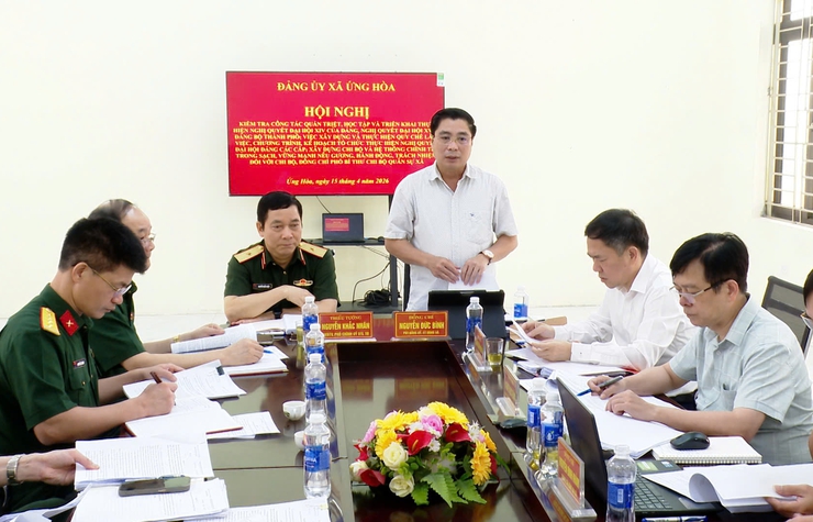 KIỂM TRA VIỆC TRIỂN KHAI NGHỊ QUYẾT TẠI CHI BỘ BAN CHỈ HUY QUÂN SỰ XÃ ỨNG HOÀ.- Ảnh 1.