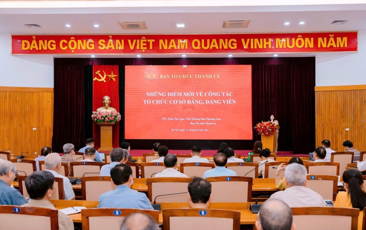 Phường Việt Hưng tăng cường bồi dưỡng nghiệp vụ công tác tổ chức xây dựng Đảng , phát động Hội thi báo cáo viên, tuyên truyền viên giỏi năm 2026.- Ảnh 1.