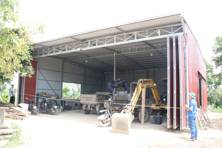 Xã Hòa Phú: Tiếp tục siết chặt công tác quản lý đất đai, trật tự xây dựng- Ảnh 1.