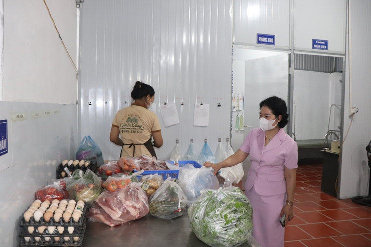 Kiểm tra công tác đảm bảo an toàn thực phẩm tại 3 cơ sở cung cấp thực phẩm cho các trường mầm non trên địa bàn- Ảnh 3.