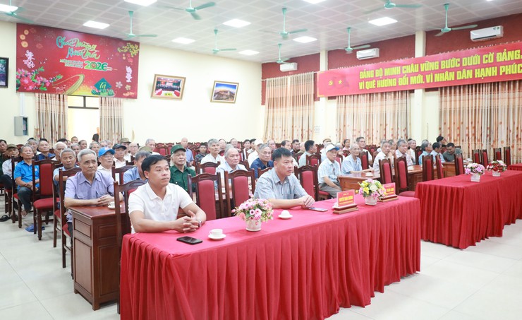 Hơn 100 cán bộ, hội viên Hội Cựu chiến binh xã Minh Châu tham dự hội nghị tuyên truyền, phổ biến pháp luật năm 2026.- Ảnh 2.