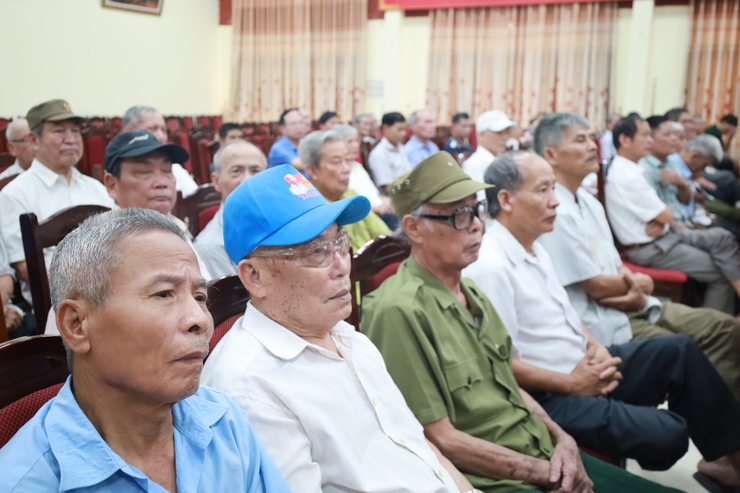 Hơn 100 cán bộ, hội viên Hội Cựu chiến binh xã Minh Châu tham dự hội nghị tuyên truyền, phổ biến pháp luật năm 2026.- Ảnh 5.