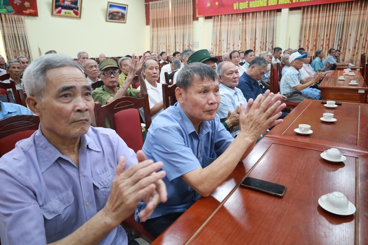 Hơn 100 cán bộ, hội viên Hội Cựu chiến binh xã Minh Châu tham dự hội nghị tuyên truyền, phổ biến pháp luật năm 2026.- Ảnh 4.