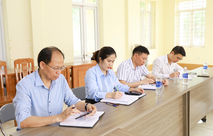 Đoàn công tác số 2 UBND xã Yên Xuân  làm việc trực tiếp với  các đồng chí Bí thư chi bộ, Trưởng ban công tác mặt trận và trưởng thôn của Thôn 1 và Thôn 4 Tiến Xuân, xã Yên Xuân- Ảnh 4.