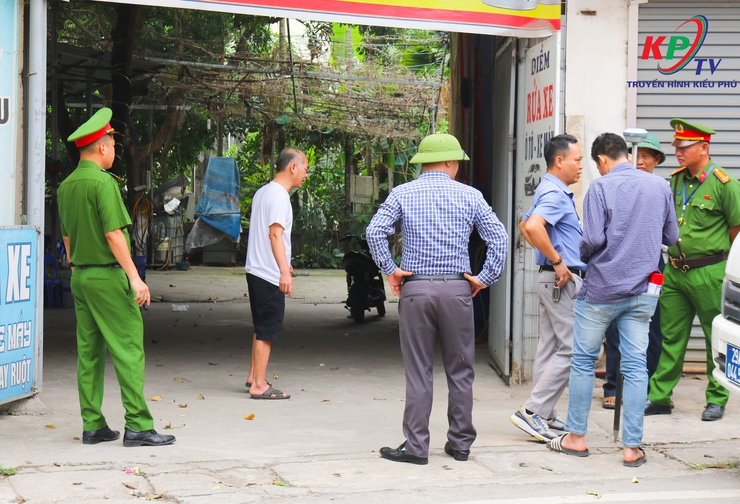 Tổ công tác xã Kiều Phú ra quân rà soát, đo đạc xác định mốc giới đất dọc tuyến đường Quốc Oai – Hòa Thạch đoạn qua thôn Phú Mỹ- Ảnh 3.