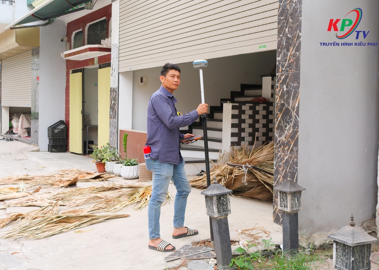 Tổ công tác xã Kiều Phú ra quân rà soát, đo đạc xác định mốc giới đất dọc tuyến đường Quốc Oai – Hòa Thạch đoạn qua thôn Phú Mỹ- Ảnh 8.