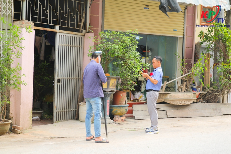 Tổ công tác xã Kiều Phú ra quân rà soát, đo đạc xác định mốc giới đất dọc tuyến đường Quốc Oai – Hòa Thạch đoạn qua thôn Phú Mỹ- Ảnh 9.