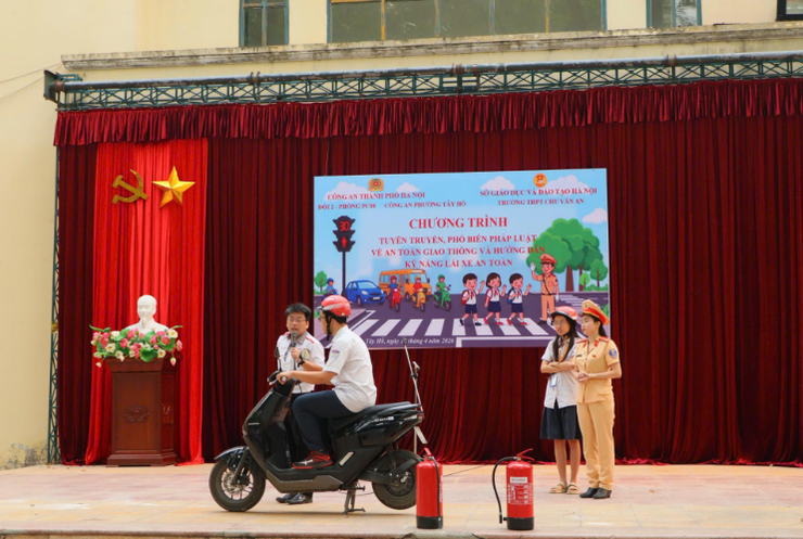 Công an phường Tây Hồ gieo mầm ý thức thượng tôn pháp luật trong học đường- Ảnh 6.