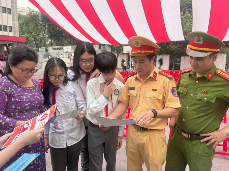 Công an phường Tây Hồ gieo mầm ý thức thượng tôn pháp luật trong học đường- Ảnh 8.