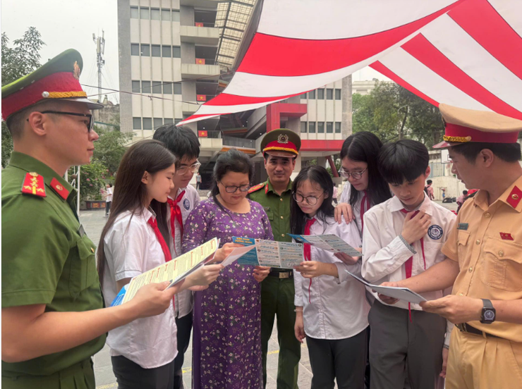 Công an phường Tây Hồ gieo mầm ý thức thượng tôn pháp luật trong học đường- Ảnh 9.