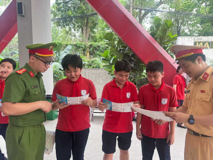 Công an phường Tây Hồ gieo mầm ý thức thượng tôn pháp luật trong học đường- Ảnh 10.