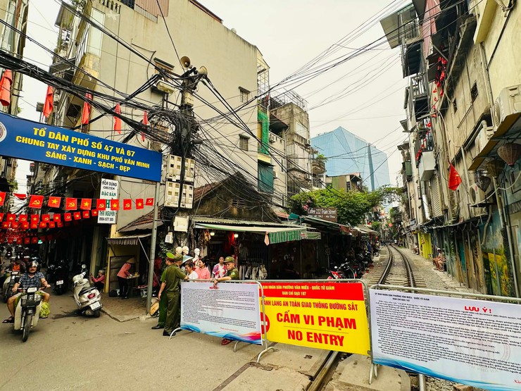 Sẽ lắp camera quản lý tại khu vực “cà phê đường tàu” trên tuyến Khâm Thiên – Lê Duẩn- Ảnh 1.