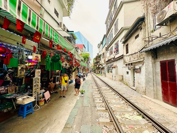 Sẽ lắp camera quản lý tại khu vực “cà phê đường tàu” trên tuyến Khâm Thiên – Lê Duẩn- Ảnh 2.