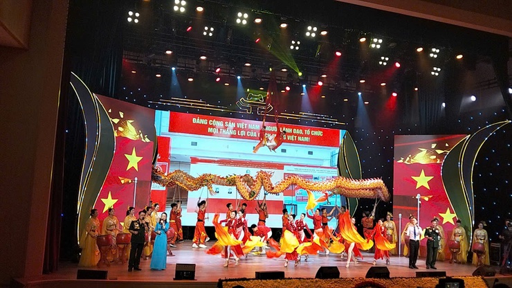 Phường Xuân Đỉnh cùng đội Hoa Sen đạt giải Nhì Chung khảo cuộc thi tìm hiểu Nghị quyết Đại hội Đảng bộ Thành phố Hà Nội- Ảnh 4.