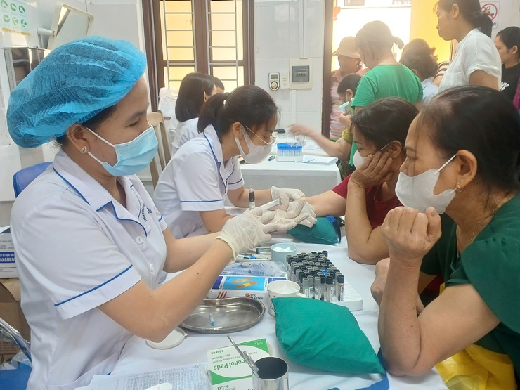 Hơn 200 phụ nữ tại Xuân Phương được khám sức khỏe sinh sản miễn phí- Ảnh 4.