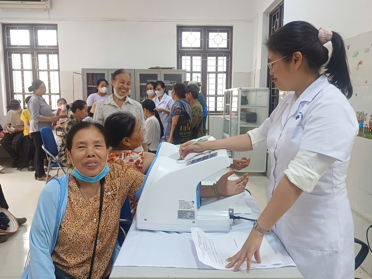 Hơn 200 phụ nữ tại Xuân Phương được khám sức khỏe sinh sản miễn phí- Ảnh 3.